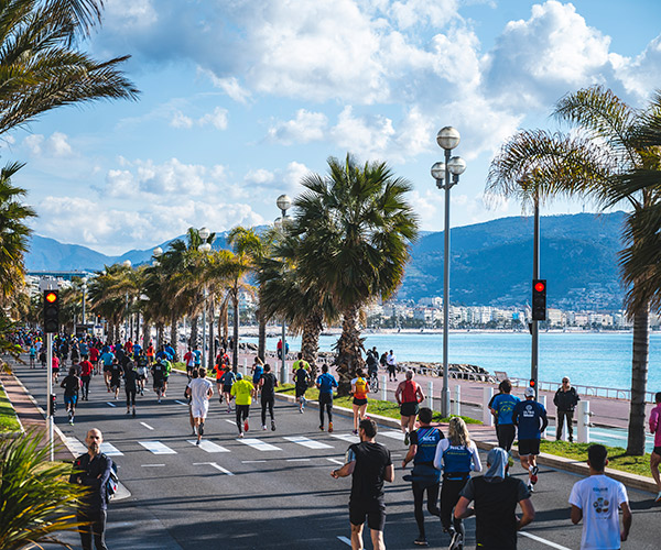 10 KM 2022 coureurs sur le parcours